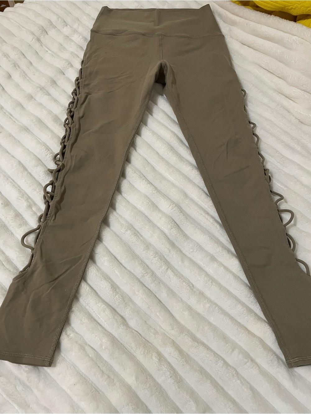 ALO Yoga High-Waist Lattice-Side Leggings - Taupe - Picture 3 of 12